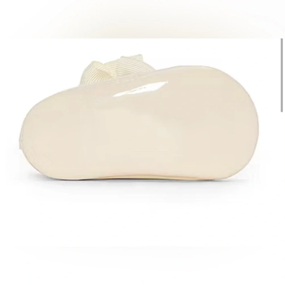 Stepping Stone Infant Girls Mary Jane Shoes in ivory size 6/9.